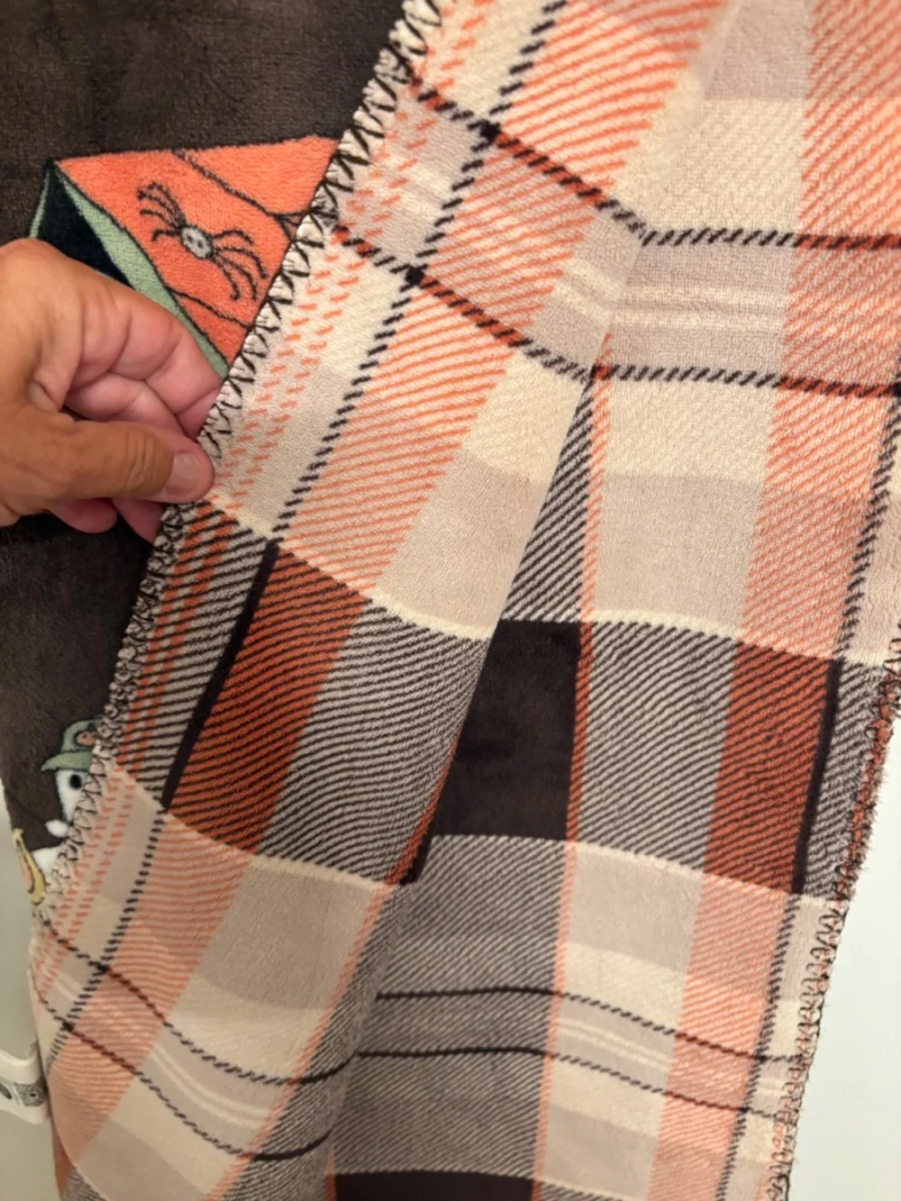 Viral Isaac Mizrahi Reversible Halloween blanket Ghosts reading & camping